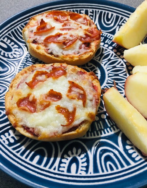 pepperoni bagel bites with apple slices